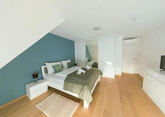 New Design Penthouse And דירה